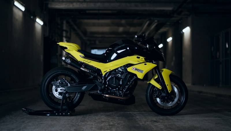 IPONE x CFMOTO 800NK Advanced : la moto 
